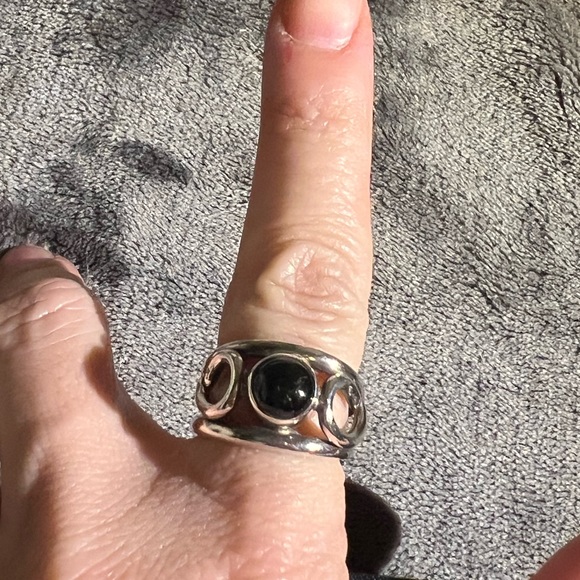 Sterling Silver Ring with Black Onyx Stone - Size 7 - Great condition - Picture 3 of 4